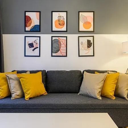 Travelers Hideout - Central Apartment-2